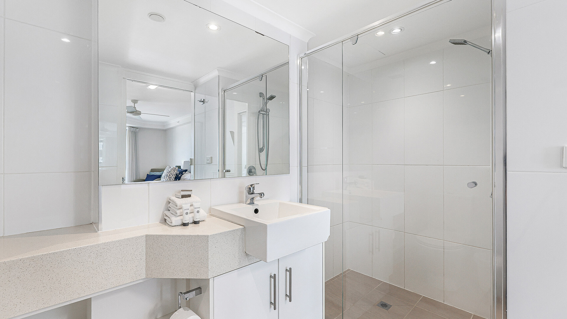 Modern bathroom with walk-in shower in the Superior 1 Bedroom Ocean View Apartment at ULTIQA Points North.