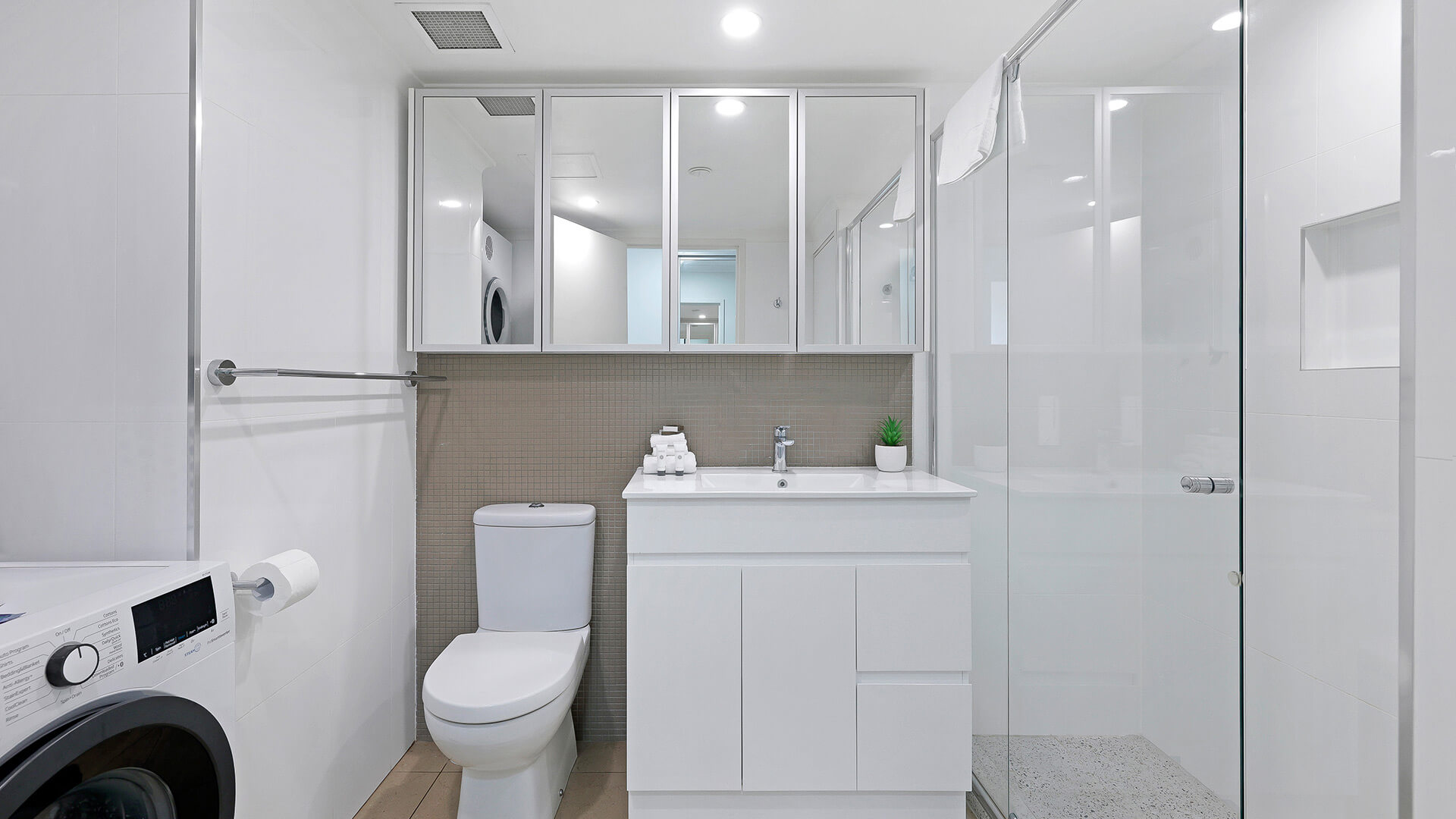 Modern bathroom with walk-in shower in the Superior 1 Bedroom Ocean View Apartment at ULTIQA Points North.