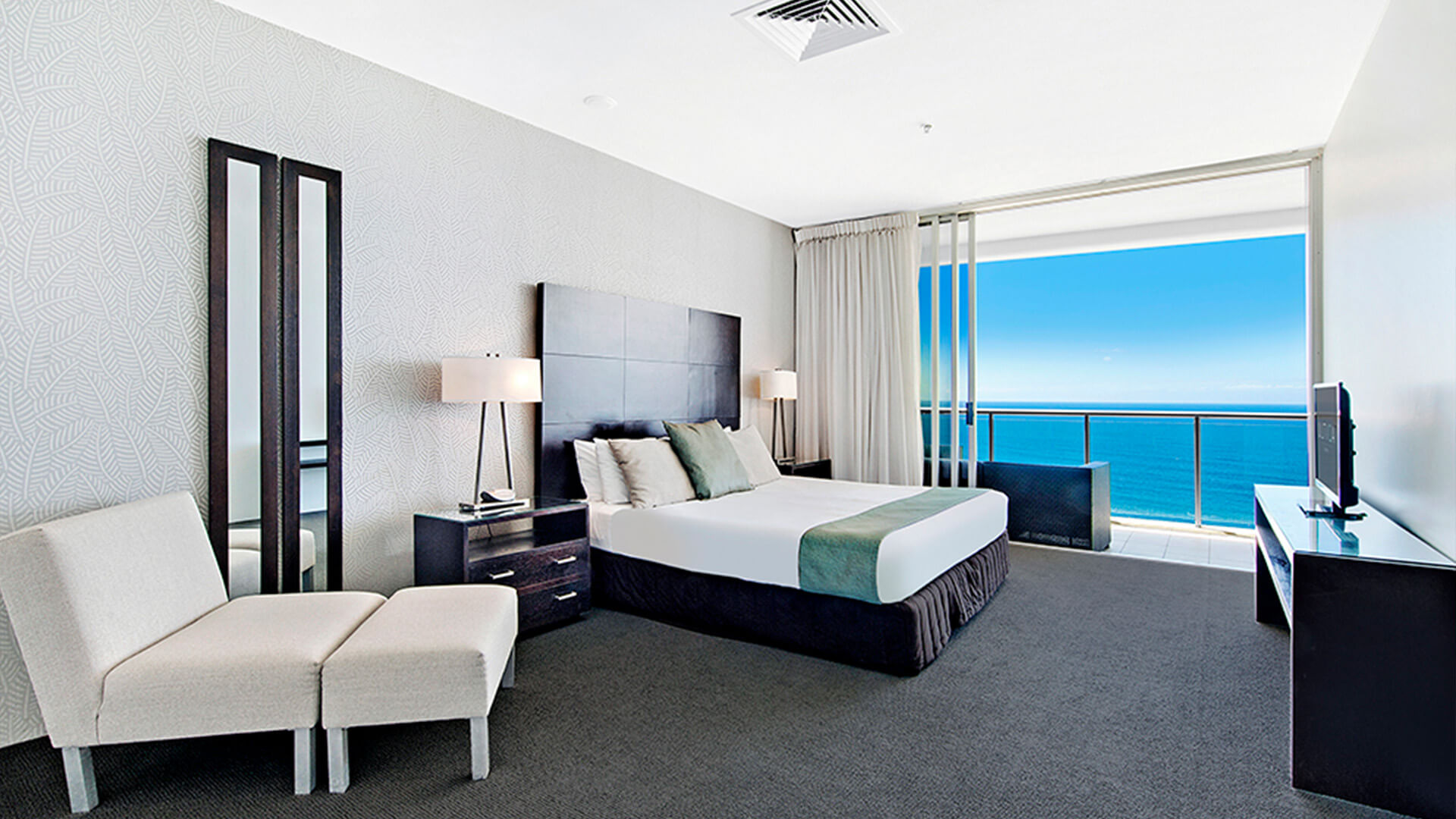 4 Bedroom Ocean View Apartment at ULTIQA Air on Broadbeach with private balcony and panoramic sea views.